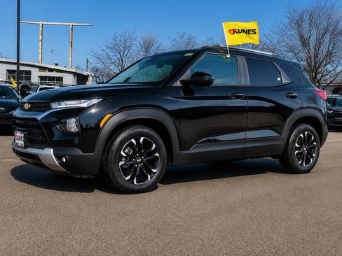 Used 2023 Chevrolet TrailBlazer LT w/ Convenience Package FWD image 4
