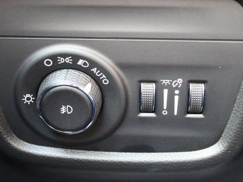 Used 2022 Jeep Grand Cherokee Trailhawk w/ Luxury Tech Group III image 19