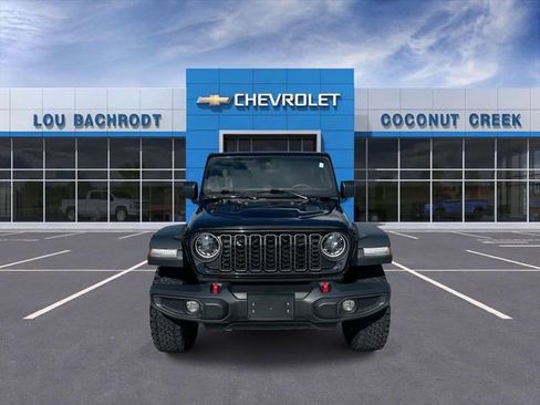 Used 2024 Jeep Wrangler Unlimited Rubicon AWD/4WD image 3