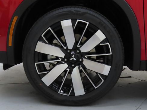 New 2025 Mitsubishi Outlander SE image 26