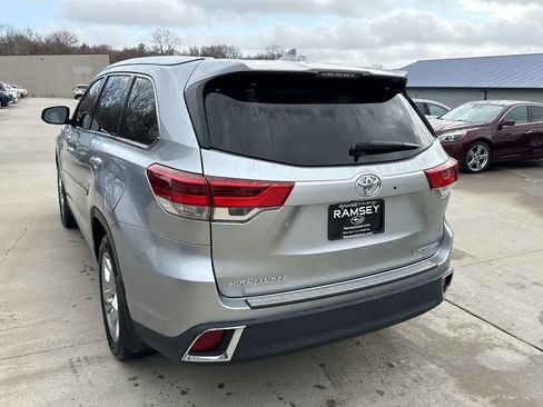 Used 2019 Toyota Highlander Limited image 4