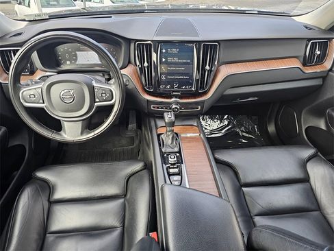 Used 2019 Volvo XC60 T6 Momentum w/ Advanced Package image 19