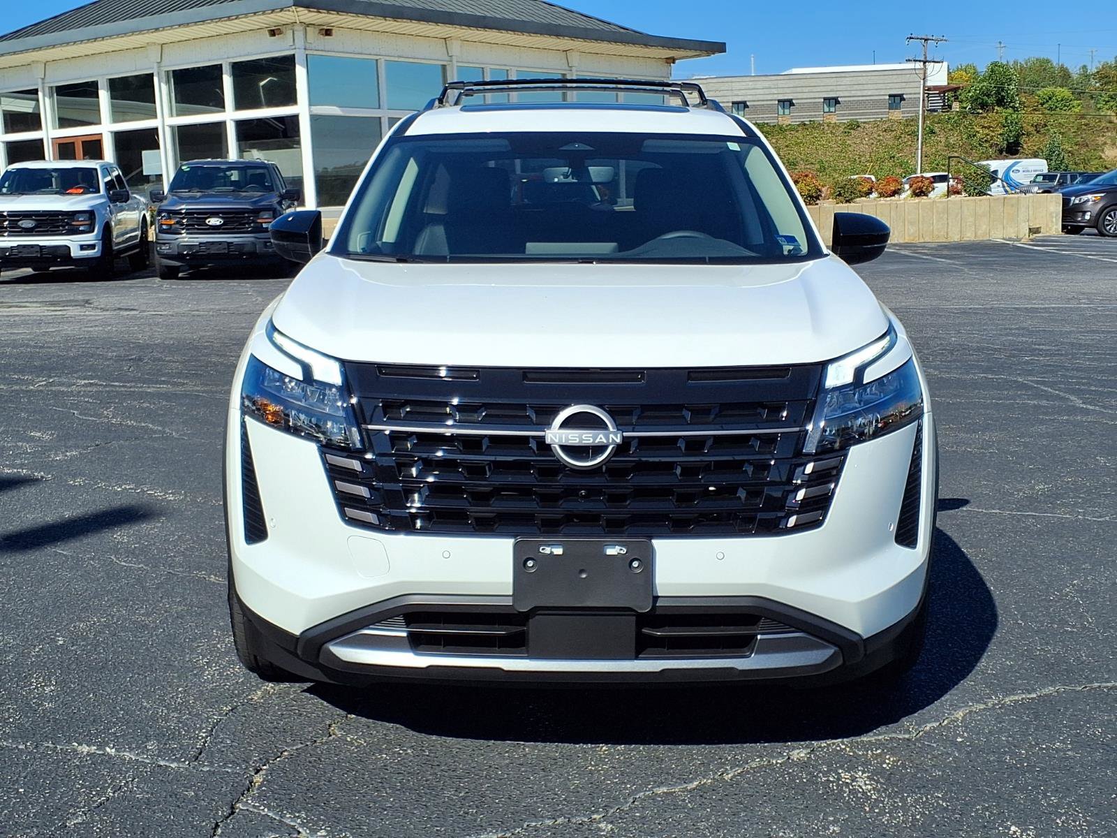 Used 2026 Nissan Pathfinder SL w/ SL Premium Package AWD/4WD image 3