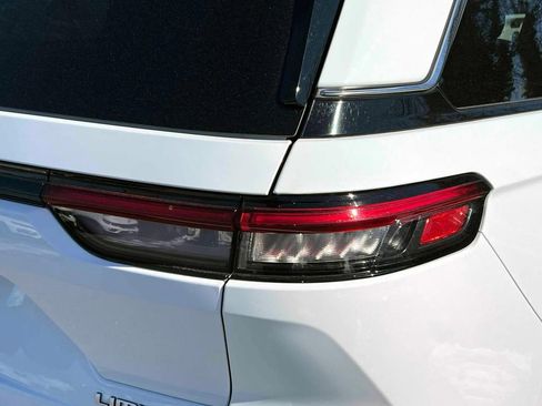 Certified 2024 Jeep Grand Cherokee Limited image 8