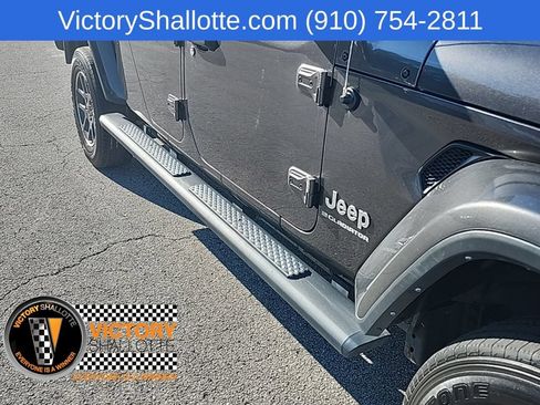 Used 2023 Jeep Gladiator Overland w/ Cold Weather Group AWD/4WD image 32