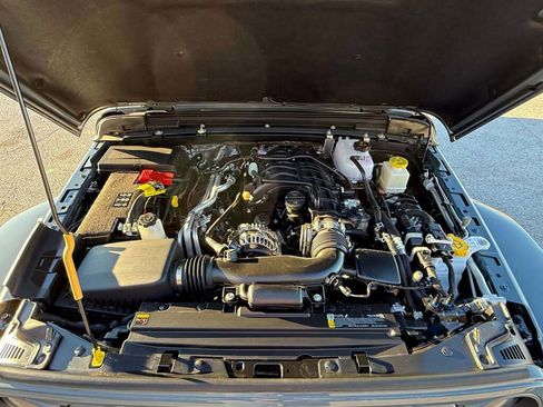 New 2025 Jeep Gladiator Sport image 22