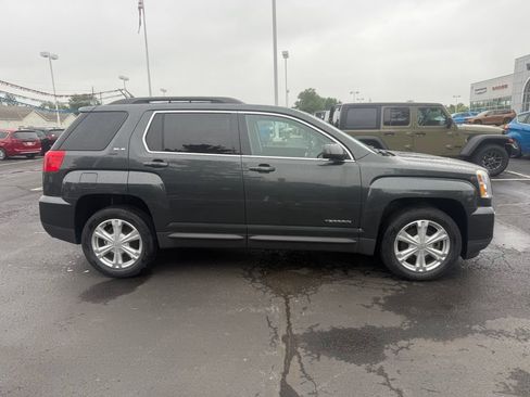 Used 2017 GMC Terrain SLE w/ Convenience Package FWD image 2