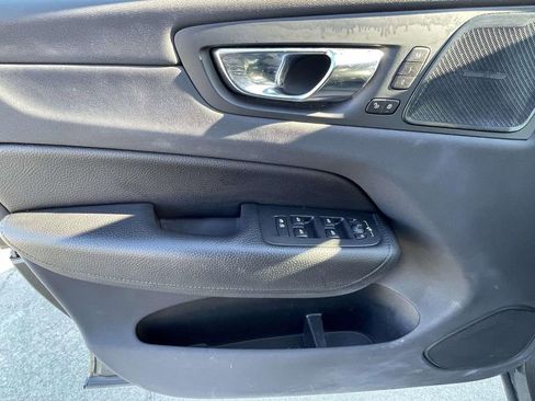 Used 2019 Volvo XC60 T5 Momentum w/ Protection Package image 16