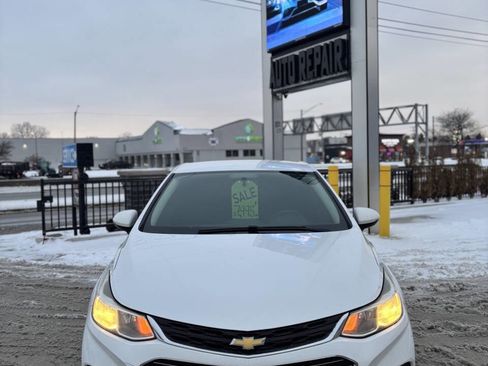Used 2018 Chevrolet Cruze LS FWD image 2
