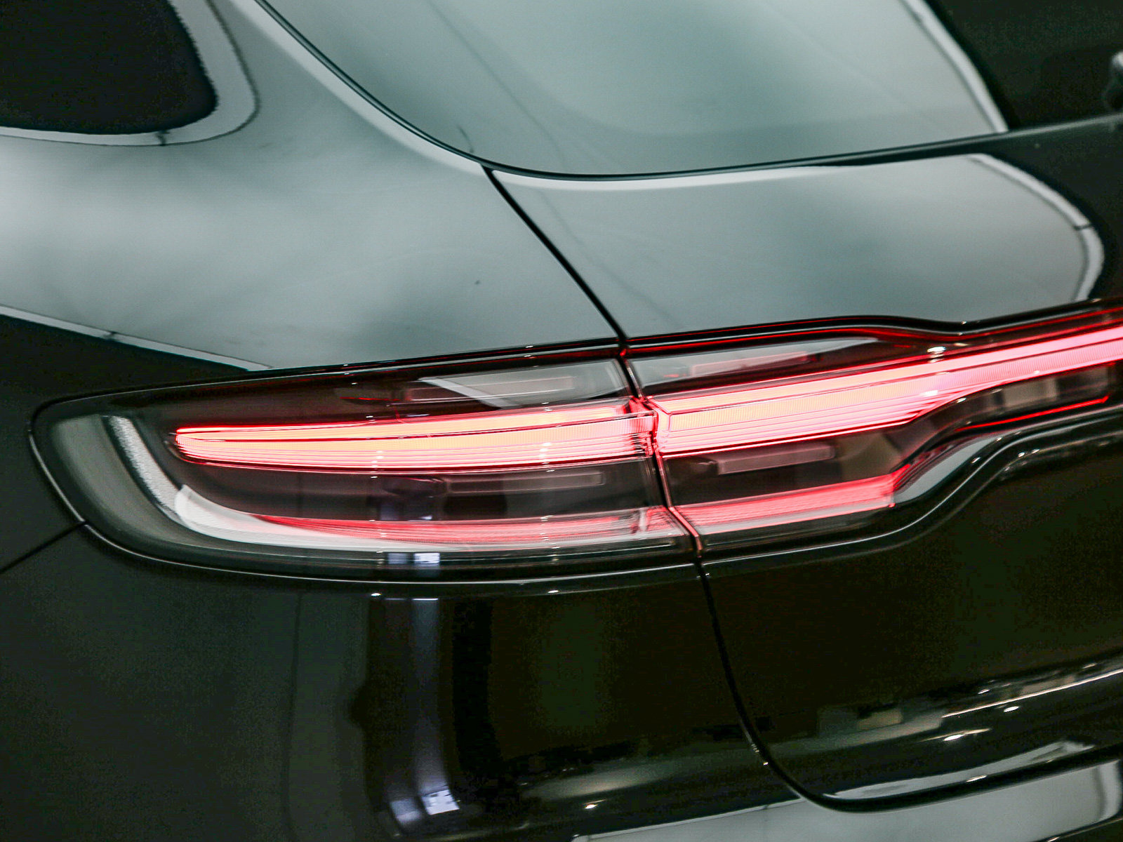 Certified 2023 Porsche Macan S AWD/4WD image 15