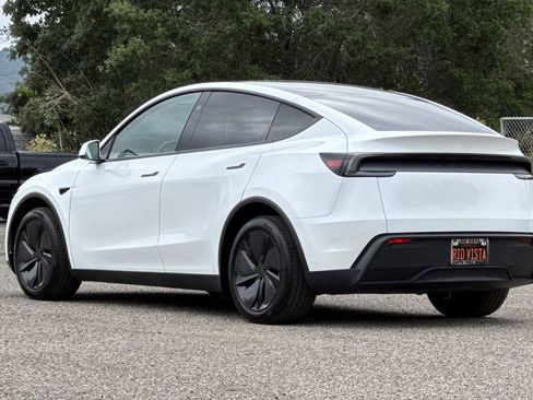 Used 2026 Tesla Model Y 2WD image 6