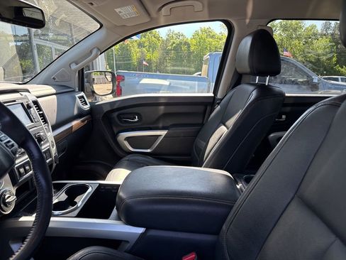 Used 2017 Nissan Titan SL image 7