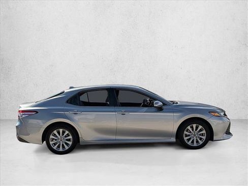 Used 2019 Toyota Camry LE image 4