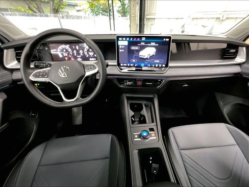 New 2026 Volkswagen Tiguan SE image 7