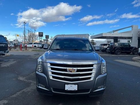 Used 2018 Cadillac Escalade Premium Luxury image 4