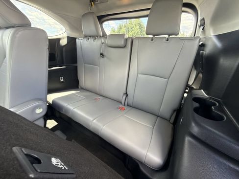 Used 2023 Toyota Highlander XLE AWD/4WD image 26