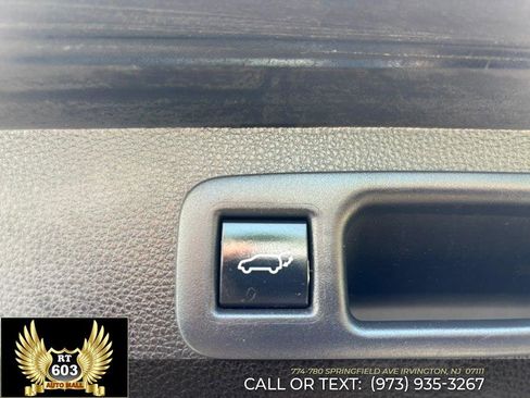 Used 2021 Toyota Highlander XLE AWD/4WD image 8