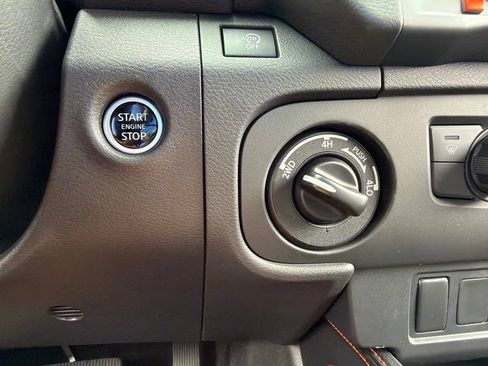 Certified 2025 Nissan Frontier PRO-4X AWD/4WD image 13