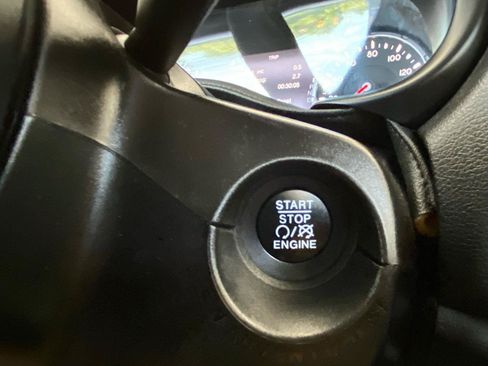Used 2021 Jeep Renegade Latitude FWD image 33