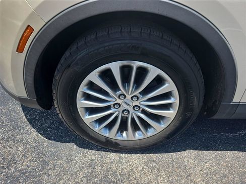 Used 2016 Lincoln MKX Select w/ Select Plus Package FWD image 9
