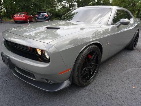 Used 2018 Dodge Challenger R/T Scat Pack RWD image 4