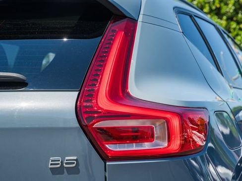 Certified 2023 Volvo XC40 B5 Plus w/ Climate Package AWD/4WD image 7