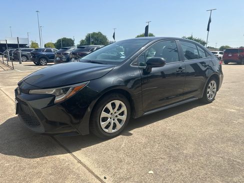Used 2021 Toyota Corolla LE FWD image 3