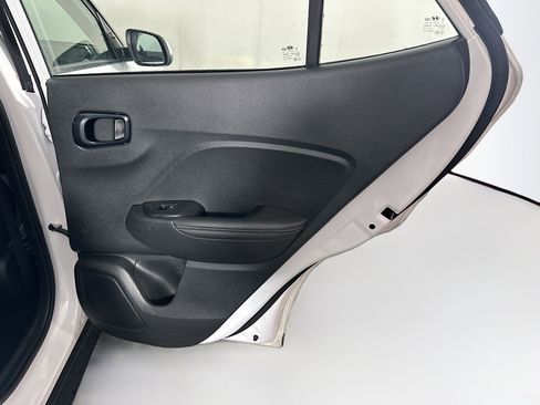 Used 2024 Hyundai Venue Limited image 30