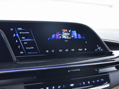 Used 2024 Cadillac Escalade ESV Premium Luxury image 19