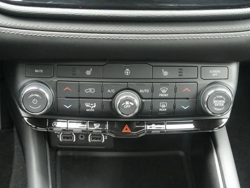Used 2024 Dodge Durango SXT w/ SXT Blacktop Group AWD/4WD image 22