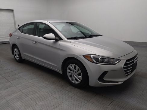Used 2017 Hyundai Elantra SE image 11