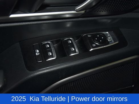 Used 2025 Kia Telluride S AWD/4WD image 24