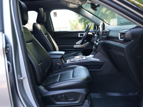 Certified 2023 Ford Explorer Limited w/ Limited Technology Package AWD/4WD image 9