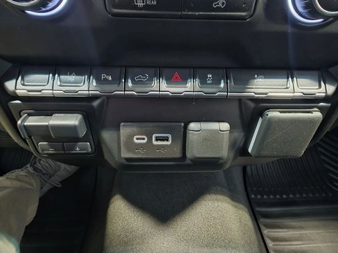 Used 2025 Chevrolet Silverado 2500 Custom w/ Custom Value Package AWD/4WD image 35