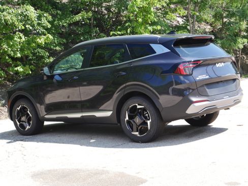 Certified 2026 Kia Sportage EX AWD/4WD image 4
