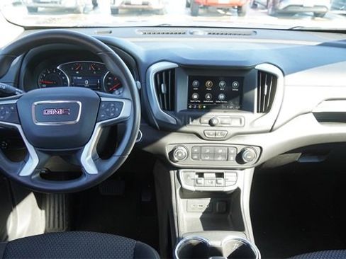 Used 2024 GMC Terrain SLE image 14