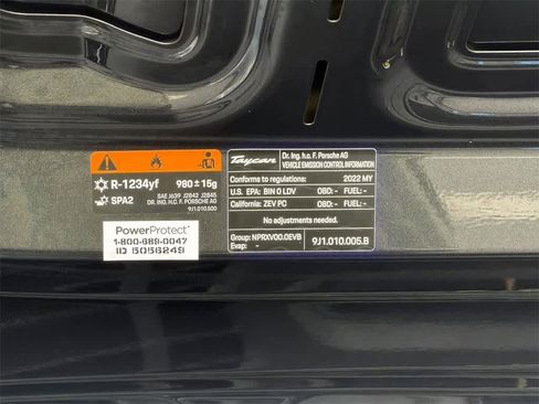 Used 2022 Porsche Taycan image 9