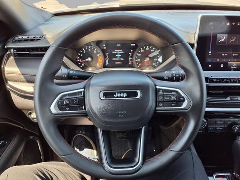 Used 2025 Jeep Compass Trailhawk AWD/4WD image 15