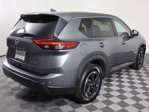Used 2024 Nissan Rogue SV image 8