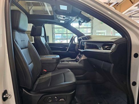 Used 2024 GMC Yukon XL Denali w/ Advanced Technology Package AWD/4WD image 10