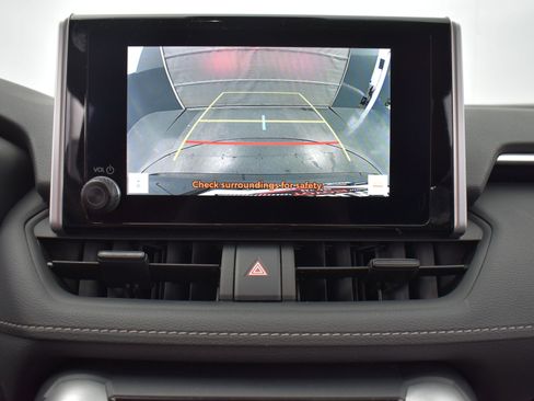 Used 2025 Toyota RAV4 XLE image 17