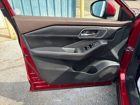 Used 2021 Nissan Rogue Platinum image 8