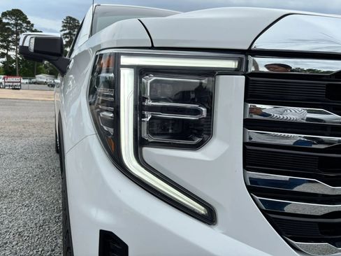 Used 2022 GMC Sierra 1500 SLT w/ SLT Convenience Package AWD/4WD image 5