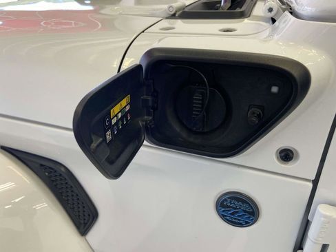 Used 2024 Jeep Wrangler High Altitude AWD/4WD image 9