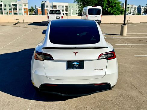 Used 2022 Tesla Model Y Long Range AWD/4WD image 9