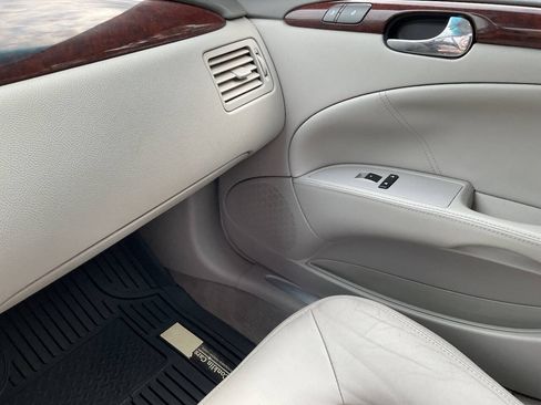 Used 2011 Buick Lucerne CXL w/ Driver Confidence Package FWD image 13