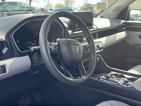 Used 2023 Honda Pilot LX image 26