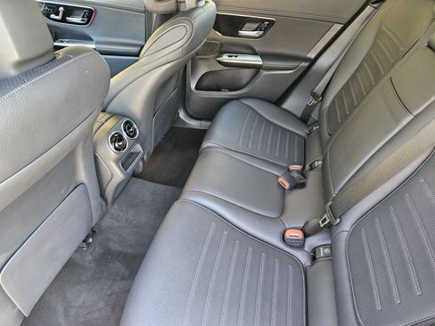 Used 2024 Mercedes-Benz GLC 300 4MATIC image 30