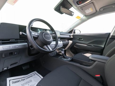 Used 2025 Hyundai Kona SEL FWD image 4