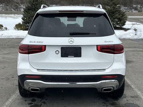 Used 2025 Mercedes-Benz GLB 250 4MATIC image 4